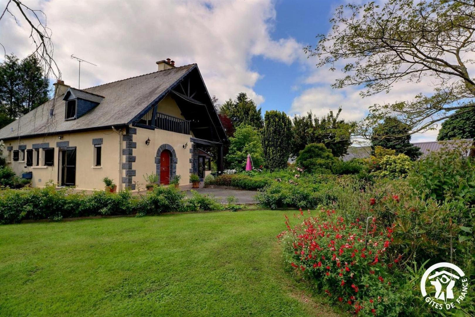 Le Trotteur Bed and Breakfast Les Portes du Coglais Buitenkant foto